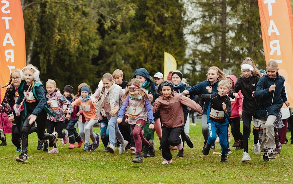 Children setting off together at an activity day